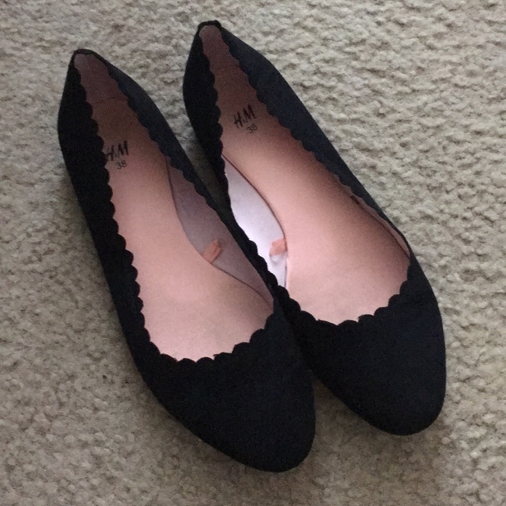 H&M Black Scalloped Ballet Flats